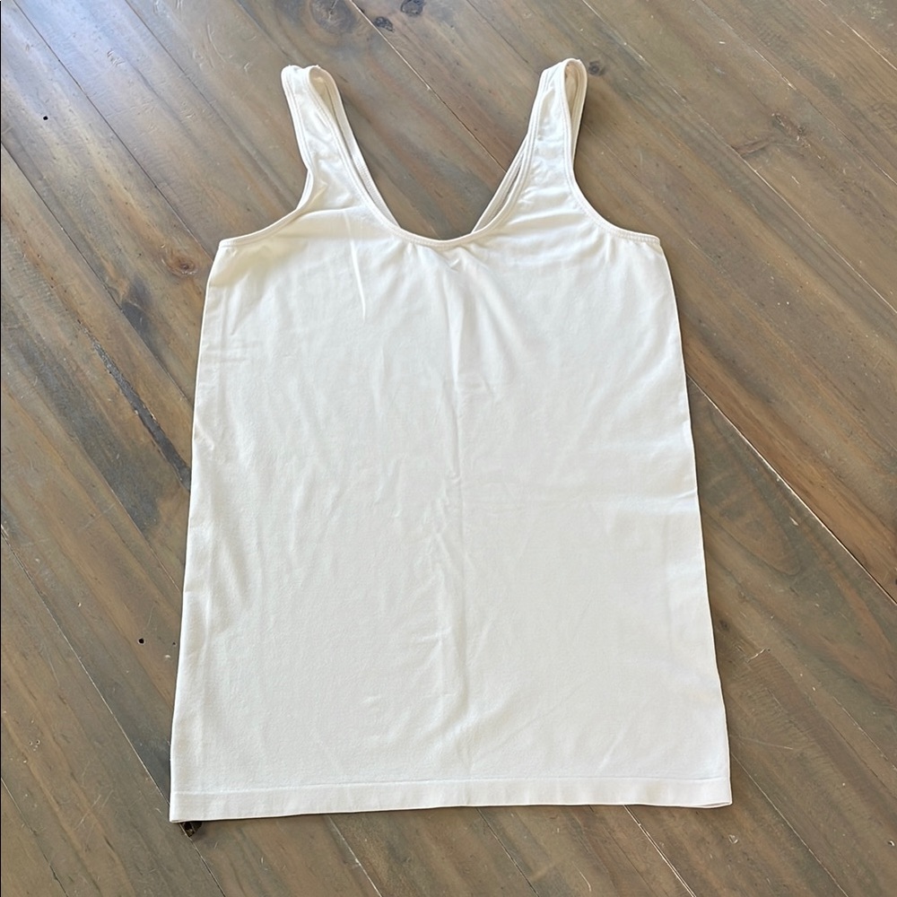 🌷5/$20🌷 Basic Ivory Reversible Tank Top